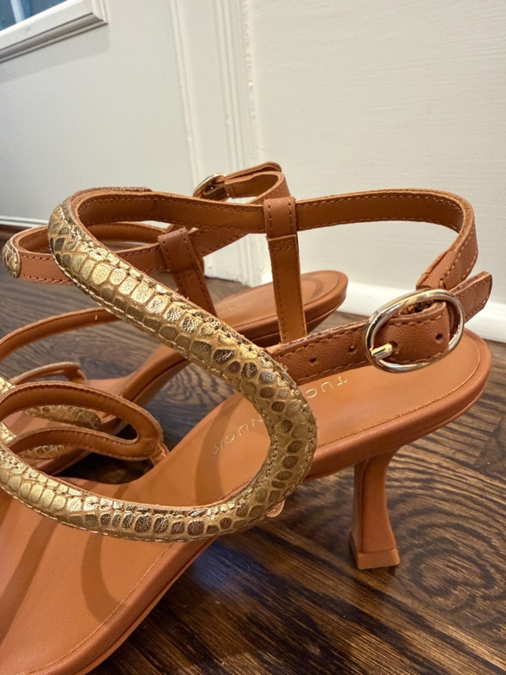 NWOT TUCKERNUCK SHOES Gold Croc Embossed Champagne Lara Sandal Heels - size 8 - Picture 10 of 10